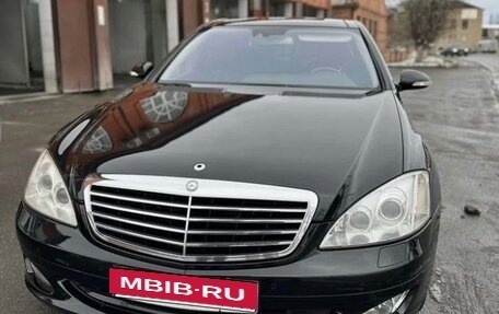 Mercedes-Benz S-Класс, 2006 год, 850 000 рублей, 2 фотография