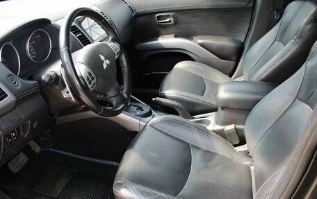 Mitsubishi Outlander III рестайлинг 3, 2011 год, 940 000 рублей, 13 фотография