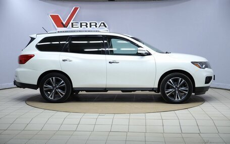 Nissan Pathfinder, 2017 год, 1 890 000 рублей, 4 фотография