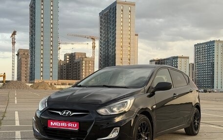 Hyundai Solaris II рестайлинг, 2011 год, 730 000 рублей, 1 фотография