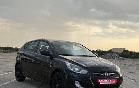 Hyundai Solaris II рестайлинг, 2011 год, 730 000 рублей, 2 фотография
