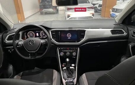 Volkswagen T-Roc I, 2022 год, 1 290 005 рублей, 7 фотография