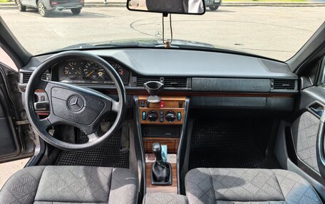 Mercedes-Benz E-Класс, 1992 год, 260 000 рублей, 3 фотография
