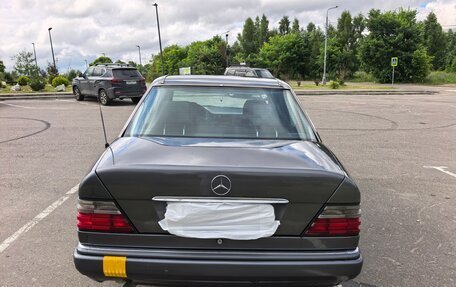 Mercedes-Benz E-Класс, 1992 год, 260 000 рублей, 5 фотография