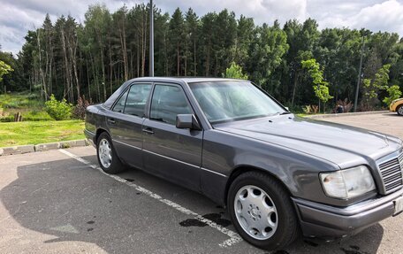 Mercedes-Benz E-Класс, 1992 год, 260 000 рублей, 2 фотография
