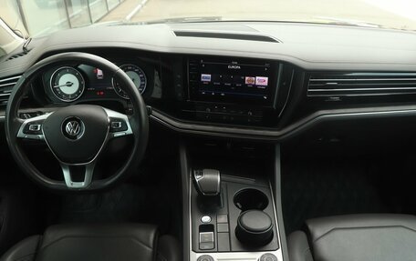 Volkswagen Touareg III, 2018 год, 4 977 000 рублей, 7 фотография