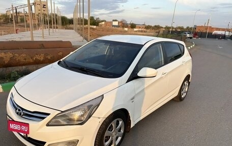 Hyundai Solaris II рестайлинг, 2015 год, 999 000 рублей, 2 фотография
