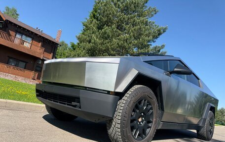 Tesla Cybertruck, 2024 год, 11 990 000 рублей, 4 фотография