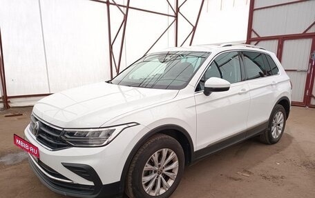 Volkswagen Tiguan II, 2021 год, 3 590 000 рублей, 1 фотография