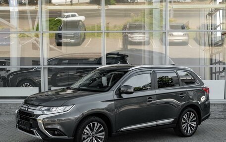 Mitsubishi Outlander III рестайлинг 3, 2019 год, 2 049 000 рублей, 1 фотография