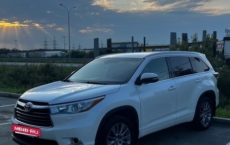 Toyota Highlander III, 2014 год, 3 000 000 рублей, 3 фотография