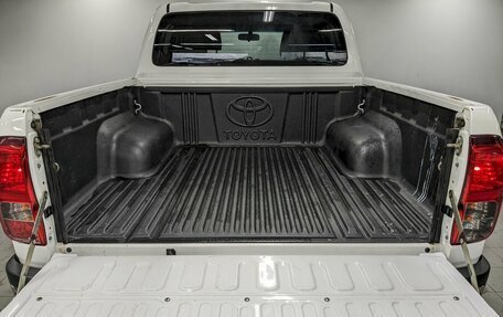 Toyota Hilux VIII, 2015 год, 2 490 000 рублей, 10 фотография