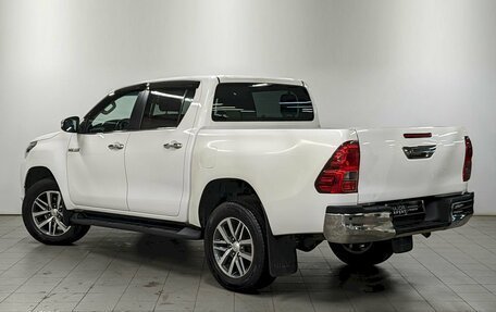 Toyota Hilux VIII, 2015 год, 2 490 000 рублей, 7 фотография
