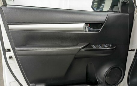 Toyota Hilux VIII, 2015 год, 2 490 000 рублей, 11 фотография