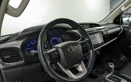 Toyota Hilux VIII, 2015 год, 2 490 000 рублей, 13 фотография