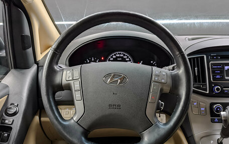 Hyundai H-1 II рестайлинг, 2017 год, 2 990 000 рублей, 21 фотография