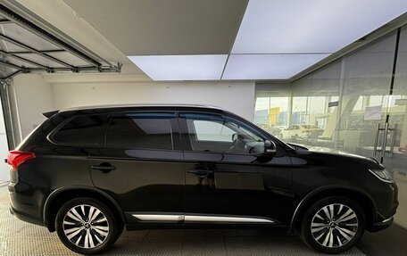Mitsubishi Outlander III рестайлинг 3, 2018 год, 1 950 000 рублей, 5 фотография