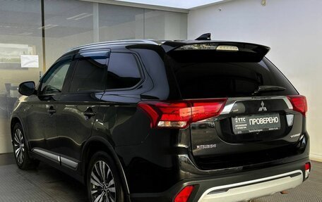 Mitsubishi Outlander III рестайлинг 3, 2018 год, 1 950 000 рублей, 8 фотография