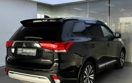 Mitsubishi Outlander III рестайлинг 3, 2018 год, 1 950 000 рублей, 6 фотография