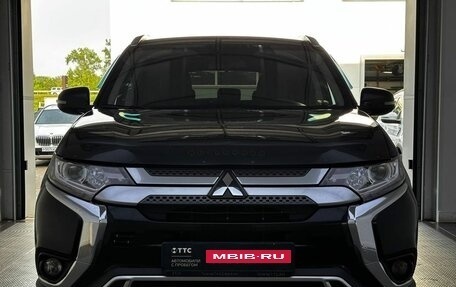 Mitsubishi Outlander III рестайлинг 3, 2018 год, 1 950 000 рублей, 2 фотография