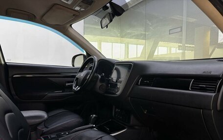 Mitsubishi Outlander III рестайлинг 3, 2018 год, 1 950 000 рублей, 13 фотография