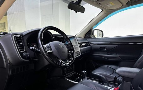 Mitsubishi Outlander III рестайлинг 3, 2018 год, 1 950 000 рублей, 20 фотография