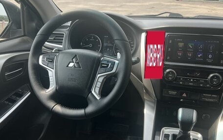 Mitsubishi Pajero Sport III рестайлинг, 2017 год, 2 570 000 рублей, 18 фотография