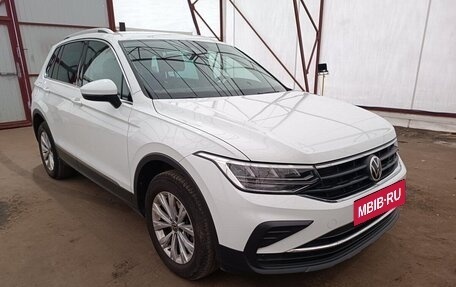 Volkswagen Tiguan II, 2021 год, 3 590 000 рублей, 3 фотография