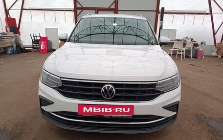 Volkswagen Tiguan II, 2021 год, 3 590 000 рублей, 2 фотография
