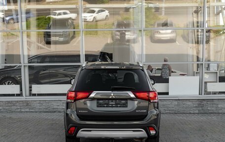 Mitsubishi Outlander III рестайлинг 3, 2019 год, 2 049 000 рублей, 6 фотография