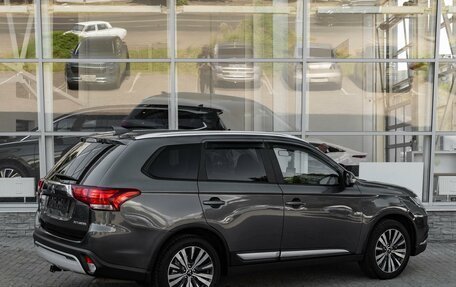 Mitsubishi Outlander III рестайлинг 3, 2019 год, 2 049 000 рублей, 2 фотография