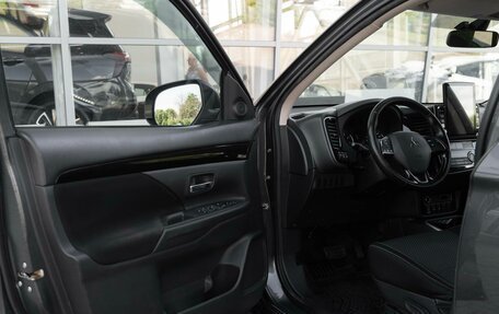 Mitsubishi Outlander III рестайлинг 3, 2019 год, 2 049 000 рублей, 7 фотография