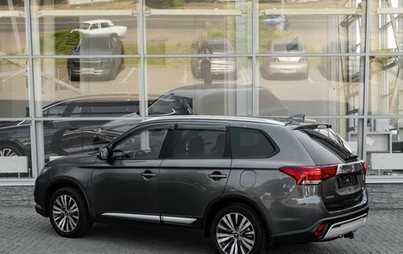 Mitsubishi Outlander III рестайлинг 3, 2019 год, 2 049 000 рублей, 4 фотография