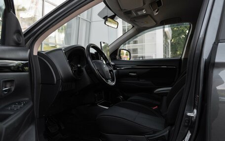 Mitsubishi Outlander III рестайлинг 3, 2019 год, 2 049 000 рублей, 10 фотография
