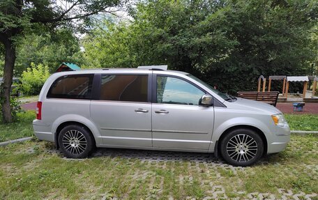 Chrysler Voyager IV, 2008 год, 1 555 000 рублей, 5 фотография
