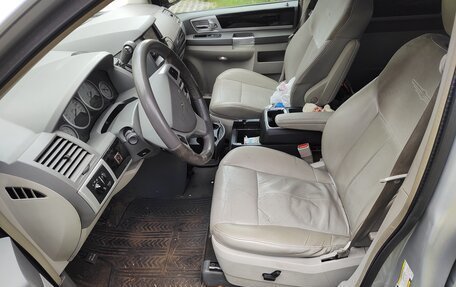 Chrysler Voyager IV, 2008 год, 1 555 000 рублей, 12 фотография