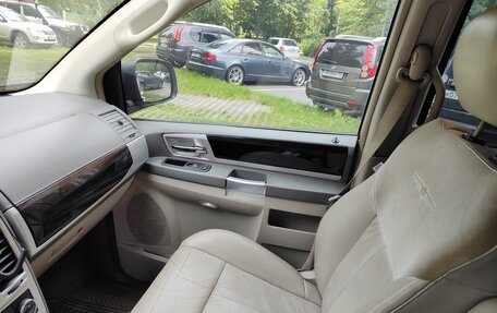 Chrysler Voyager IV, 2008 год, 1 555 000 рублей, 13 фотография