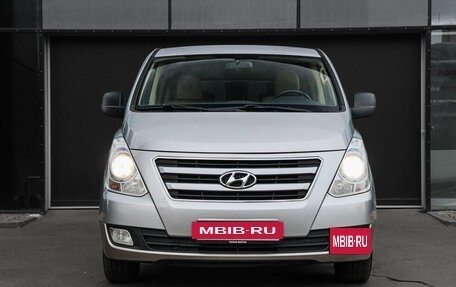 Hyundai H-1 II рестайлинг, 2016 год, 2 490 000 рублей, 2 фотография