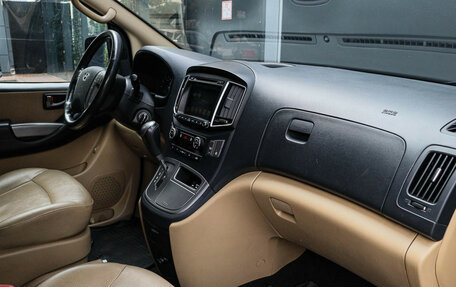 Hyundai H-1 II рестайлинг, 2016 год, 2 490 000 рублей, 8 фотография
