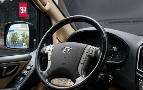 Hyundai H-1 II рестайлинг, 2016 год, 2 490 000 рублей, 13 фотография