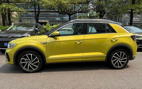 Volkswagen T-Roc I, 2023 год, 1 980 000 рублей, 3 фотография