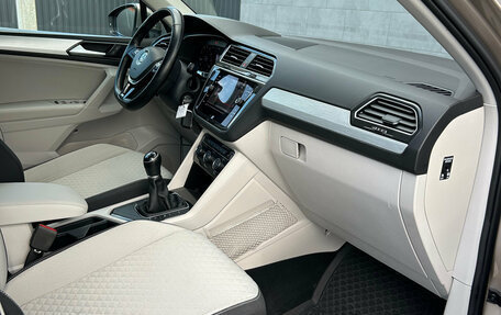 Volkswagen Tiguan II, 2018 год, 2 130 000 рублей, 15 фотография