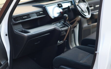Honda Stepwgn IV, 2015 год, 1 778 000 рублей, 13 фотография
