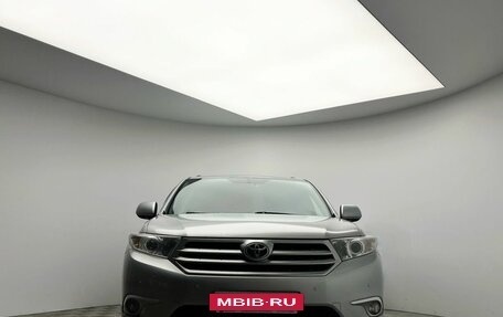 Toyota Highlander III, 2012 год, 1 951 000 рублей, 2 фотография
