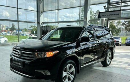 Toyota Highlander III, 2013 год, 2 595 000 рублей, 3 фотография