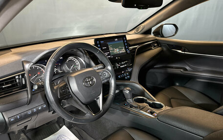 Toyota Camry, 2021 год, 3 099 000 рублей, 8 фотография