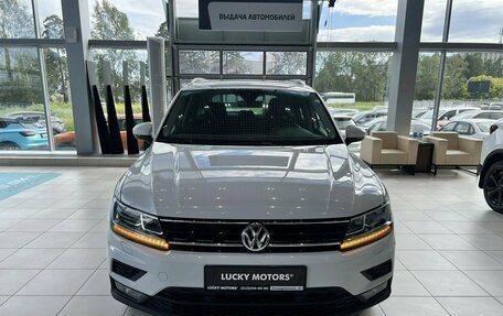 Volkswagen Tiguan II, 2018 год, 2 195 000 рублей, 2 фотография
