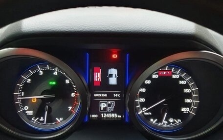 Toyota Land Cruiser Prado 150 рестайлинг 2, 2016 год, 5 000 000 рублей, 3 фотография