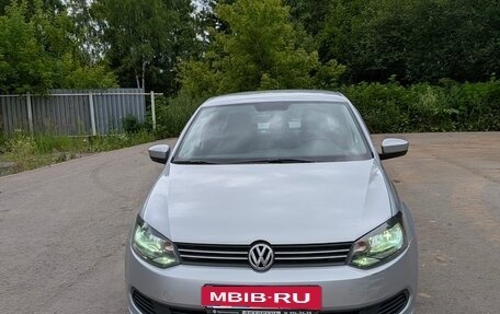 Volkswagen Polo VI (EU Market), 2011 год, 730 000 рублей, 2 фотография