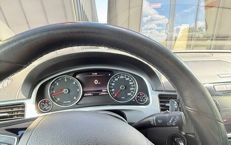 Volkswagen Touareg III, 2011 год, 2 050 000 рублей, 5 фотография